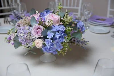 arranjo floral mesa casamento barato