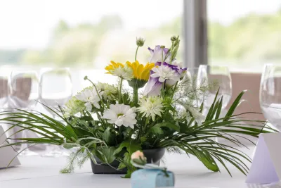 arranjo flores mesa casamento simples economico